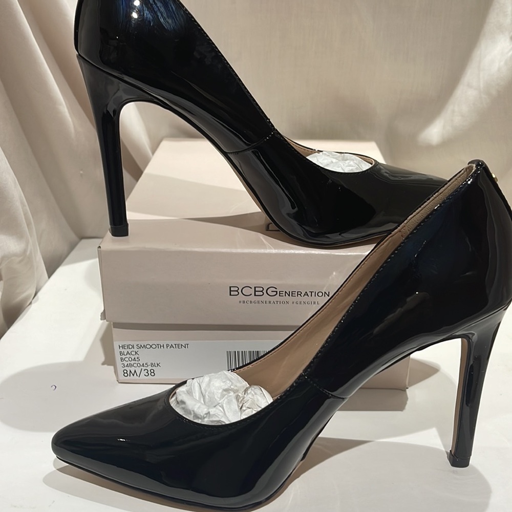 BNIB BCBG Black Heidi Smooth Pumps Shiny Black size 8
